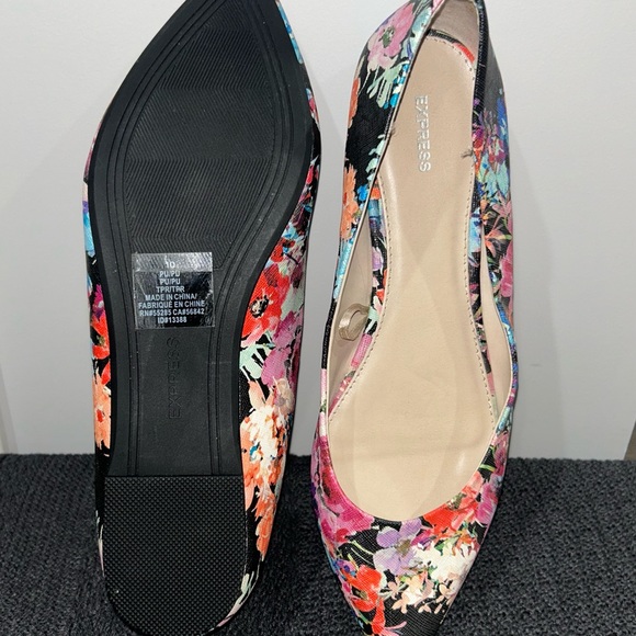 Express Multicolor Floral Heels - Picture 2 of 6
